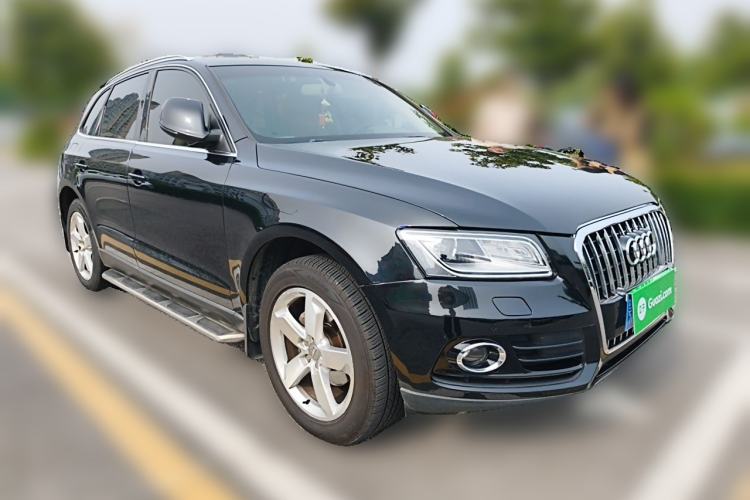 Used Audi Q5 2015 40 TFSI Comfort Model Front Right 45 Deg