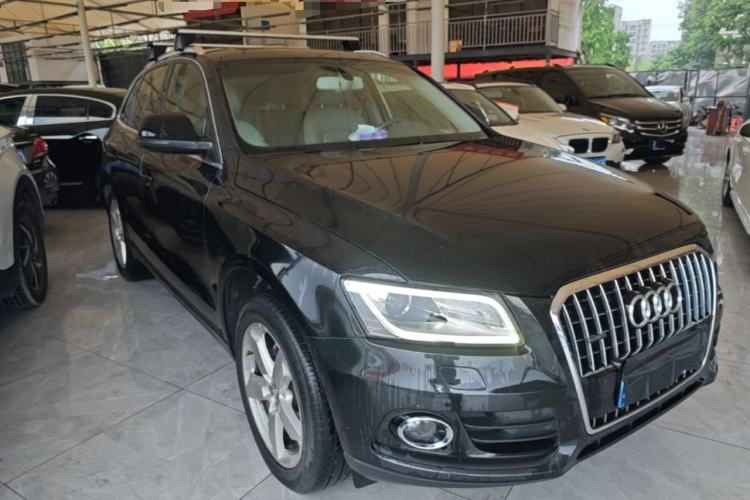 Used Audi Q5 2015 40 TFSI Comfort Model Front Right 45 Deg