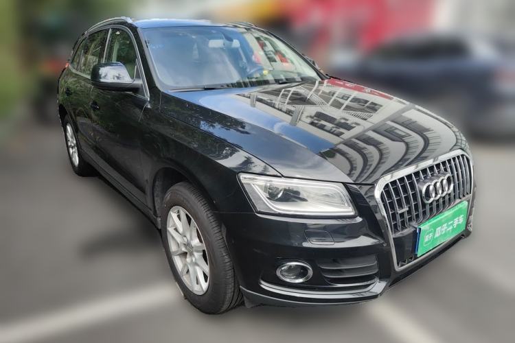 Used Audi Q5 2015 40 TFSI Trendy Edition Front Right 45 Deg