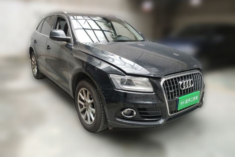 Used Audi Q5 2015 40 TFSI Trendy Edition Front Right 45 Deg
