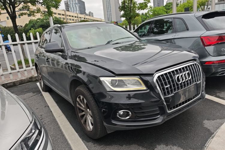 Used Audi Q5 2015 40 TFSI Technology Edition Front Right 45 Deg