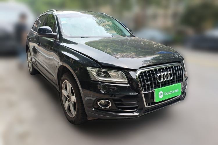 Used Audi Q5 2015 40 TFSI Comfort Model Front Right 45 Deg