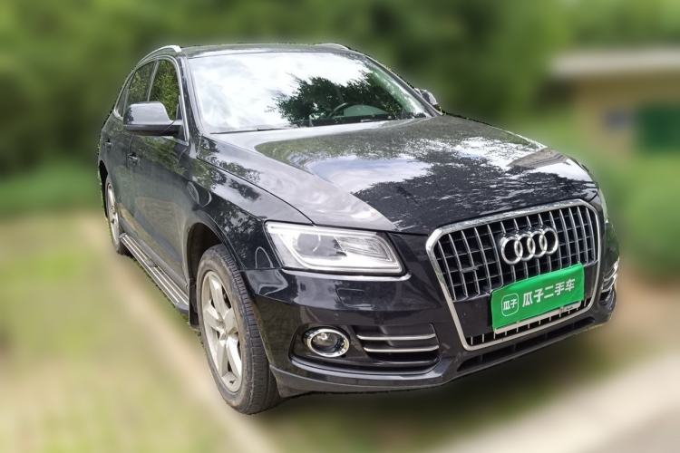 Used Audi Q5 2015 40 TFSI Comfort Model Front Right 45 Deg