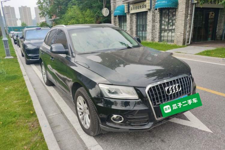 Used Audi Q5 2015 40 TFSI Technology Edition Front Right 45 Deg