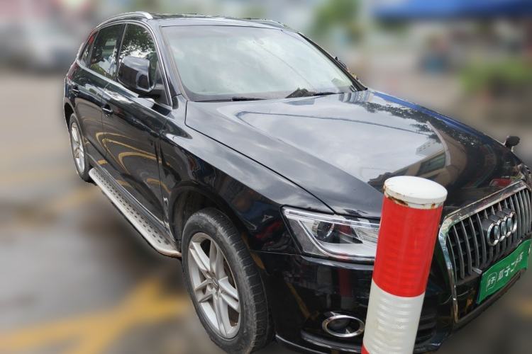 Used Audi Q5 2015 40 TFSI Comfort Model Front Right 45 Deg