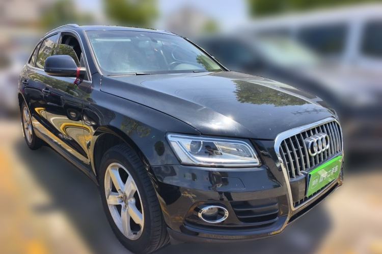 Used Audi Q5 2015 40 TFSI Comfort Model Front Right 45 Deg