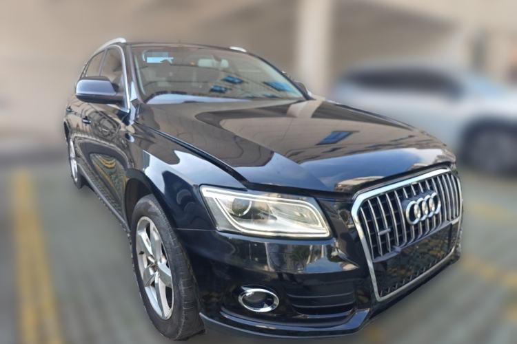 Used Audi Q5 2015 40 TFSI Comfort Model Front Right 45 Deg