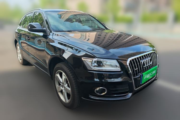 Used Audi Q5 2015 40 TFSI Comfort Model Front Right 45 Deg