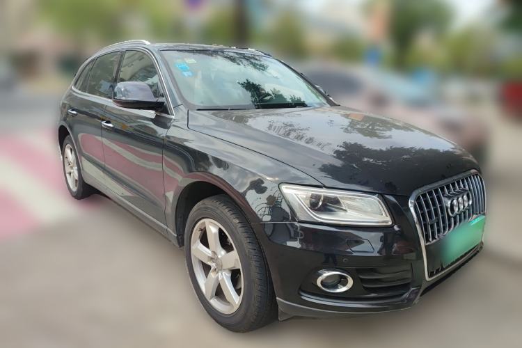 Used Audi Q5 2015 40 TFSI Technology Edition Front Right 45 Deg