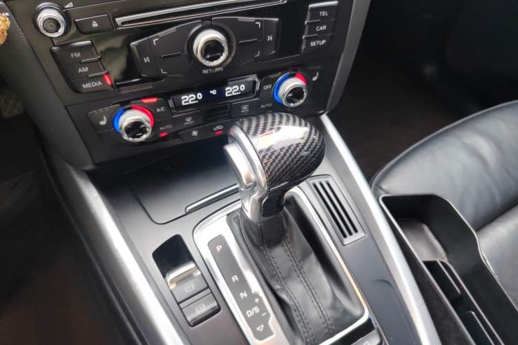Used Audi Q5 2015 40 TFSI Technology Edition Gear Lever