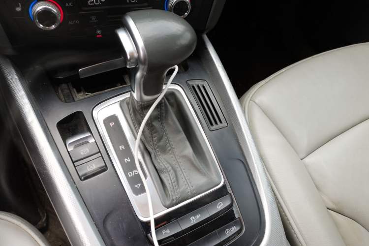 Used Audi Q5 2015 40 TFSI Technology Edition Gear Lever