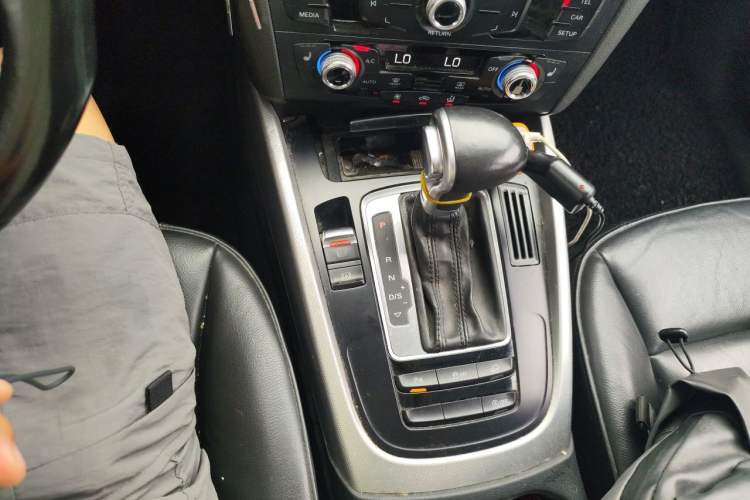 Used Audi Q5 2015 40 TFSI Technology Edition Gear Lever