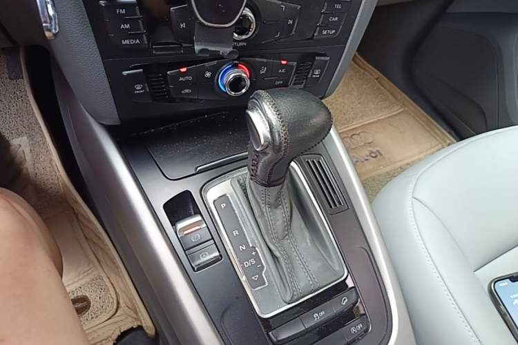 Used Audi Q5 2015 40 TFSI Trendy Edition Gear Lever