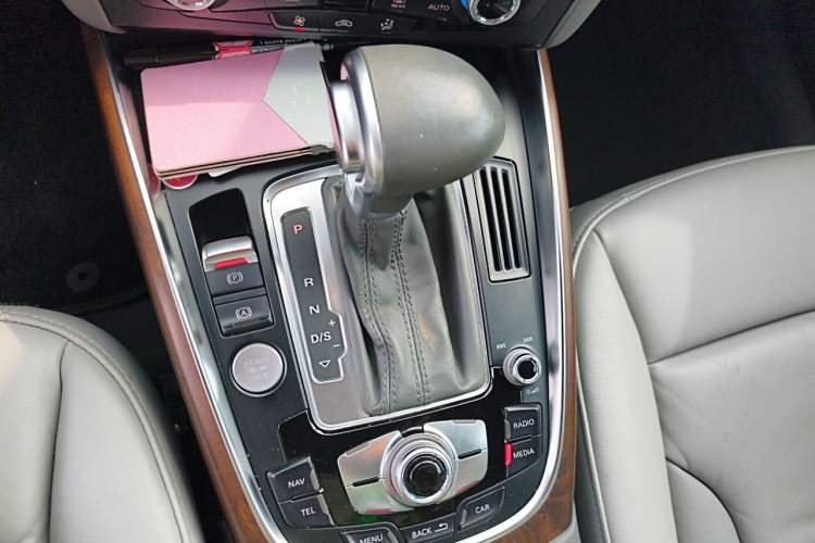 Used Audi Q5 2015 40 TFSI Comfort Model Gear Lever