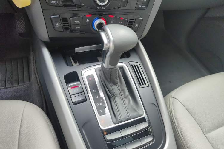 Used Audi Q5 2015 40 TFSI Trendy Edition Gear Lever