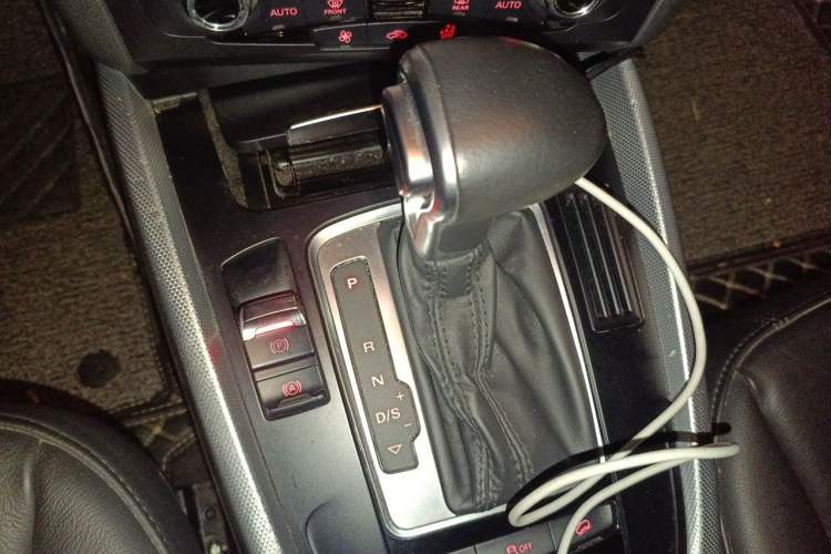 Used Audi Q5 2015 40 TFSI Technology Edition Gear Lever