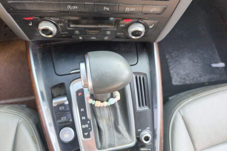 Used Audi Q5 2015 40 TFSI Comfort Model Gear Lever