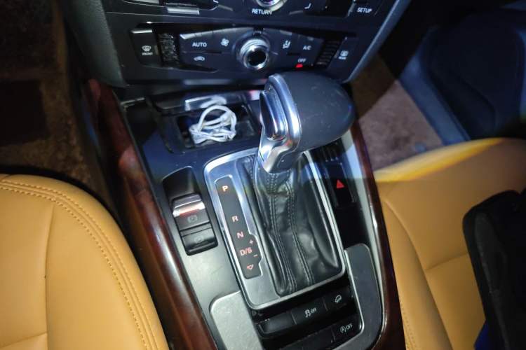 Used Audi Q5 2015 40 TFSI Trendy Edition Gear Lever