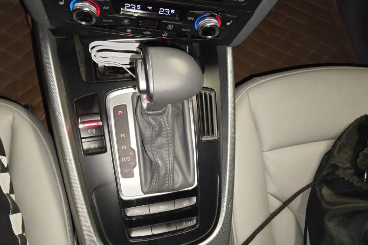 Used Audi Q5 2015 40 TFSI Technology Edition Gear Lever