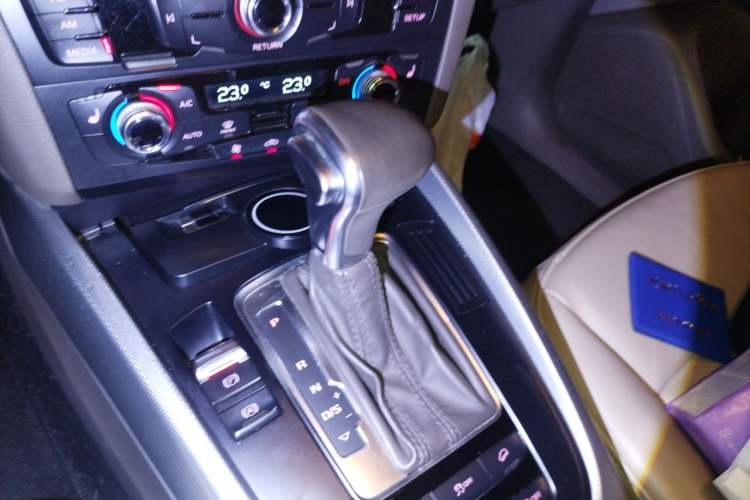 Used Audi Q5 2015 40 TFSI Technology Edition Gear Lever