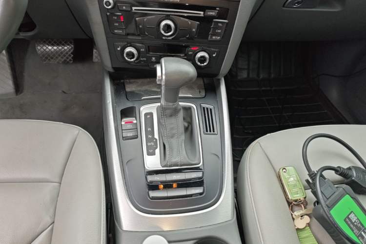 Used Audi Q5 2015 40 TFSI Technology Edition Gear Lever