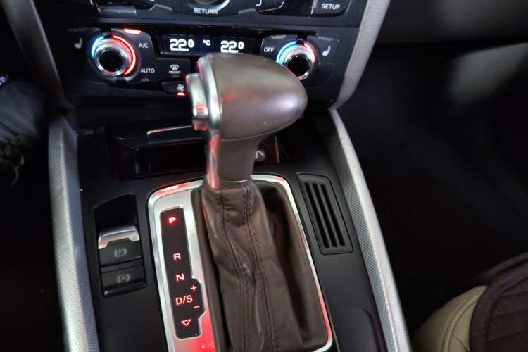 Used Audi Q5 2015 40 TFSI Technology Edition Gear Lever
