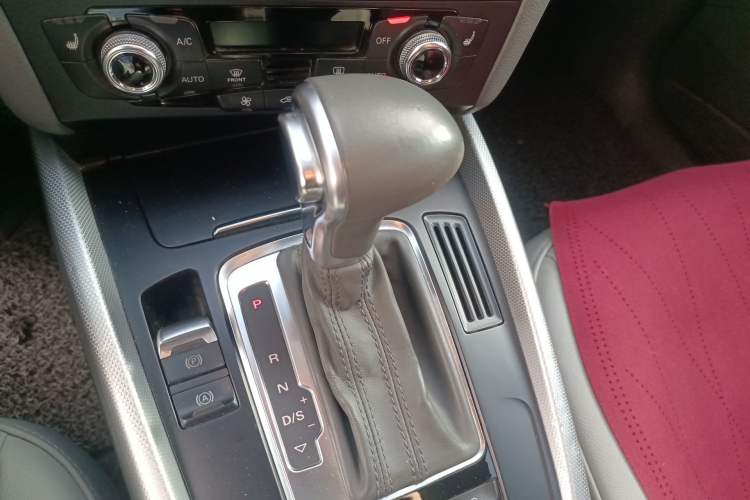 Used Audi Q5 2015 40 TFSI Technology Edition Gear Lever