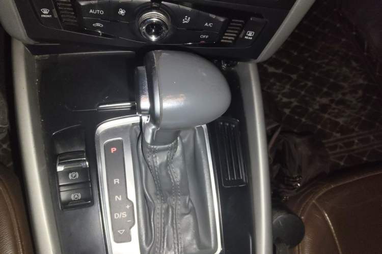 Used Audi Q5 2015 40 TFSI Trendy Edition Gear Lever