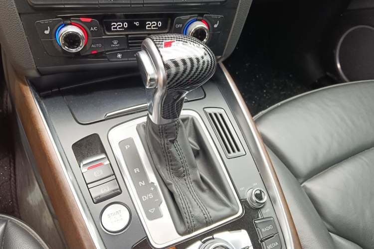 Used Audi Q5 2015 40 TFSI Comfort Model Gear Lever