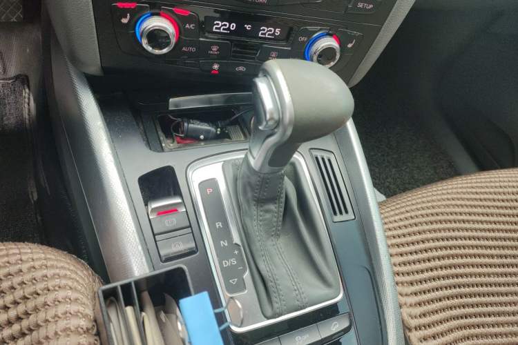 Used Audi Q5 2015 40 TFSI Technology Edition Gear Lever