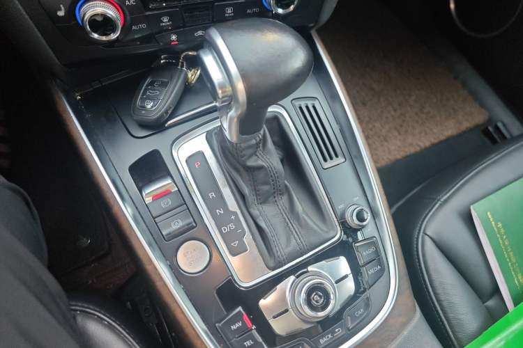 Used Audi Q5 2015 40 TFSI Comfort Model Gear Lever