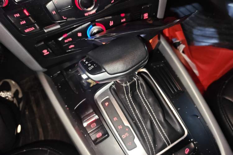 Used Audi Q5 2015 40 TFSI Trendy Edition Gear Lever