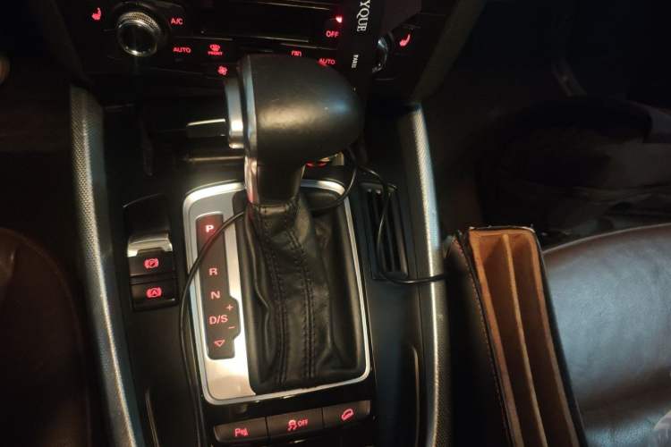 Used Audi Q5 2015 40 TFSI Technology Edition Gear Lever