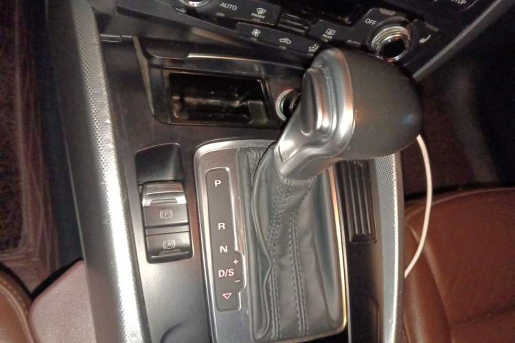 Used Audi Q5 2015 40 TFSI Trendy Edition Gear Lever