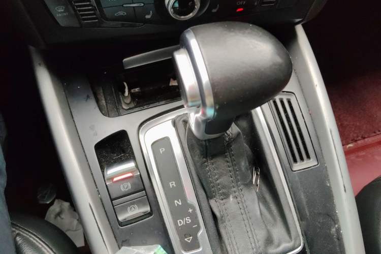 Used Audi Q5 2015 35 TFSI Standard Model Gear Lever
