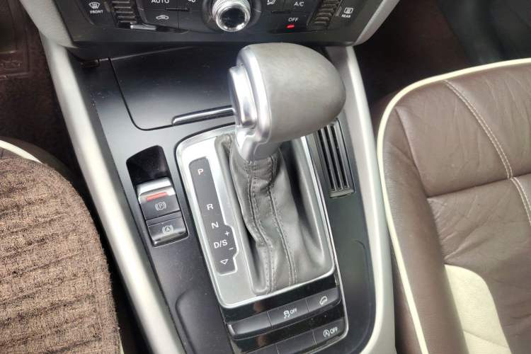 Used Audi Q5 2015 40 TFSI Trendy Edition Gear Lever