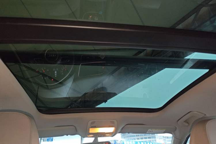 Used Audi Q5 2015 40 TFSI Comfort Model Headliner