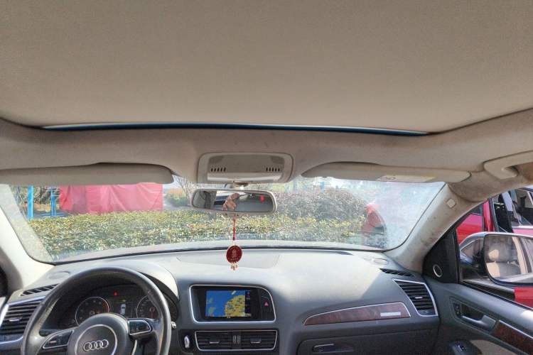 Used Audi Q5 2015 40 TFSI Comfort Model Headliner