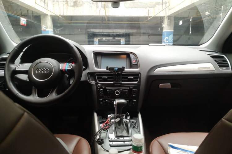 Used Audi Q5 2015 40 TFSI Trendy Edition Headliner