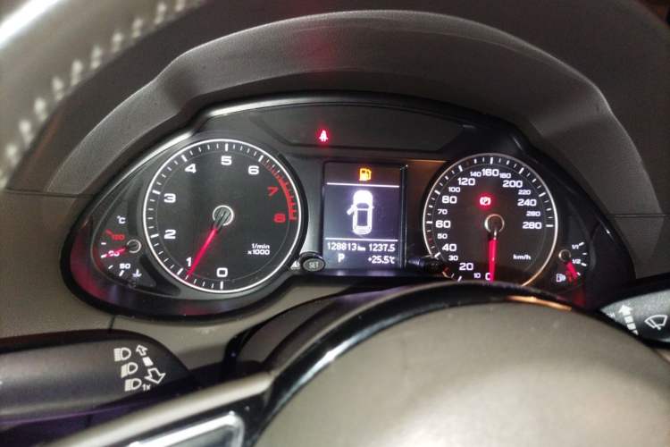 Used Audi Q5 2015 40 TFSI Technology Edition Instrument Cluster
