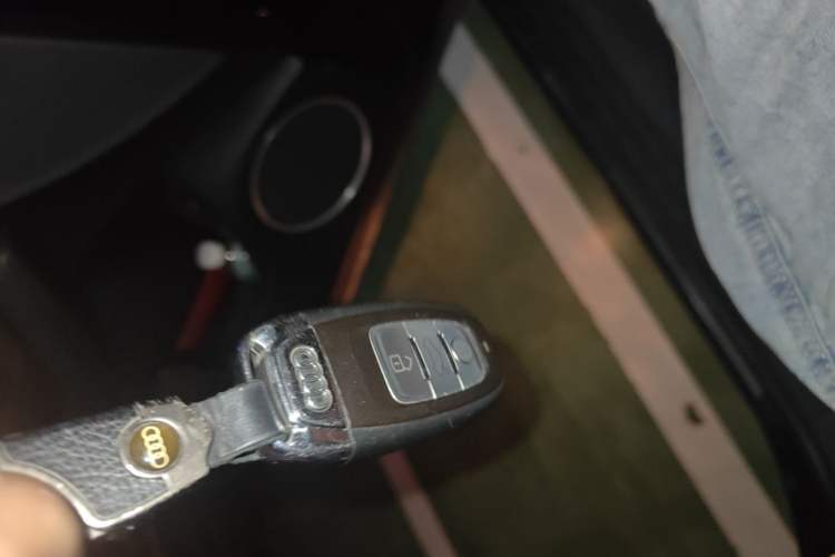 Used Audi Q5 2015 40 TFSI Comfort Model Interior 1