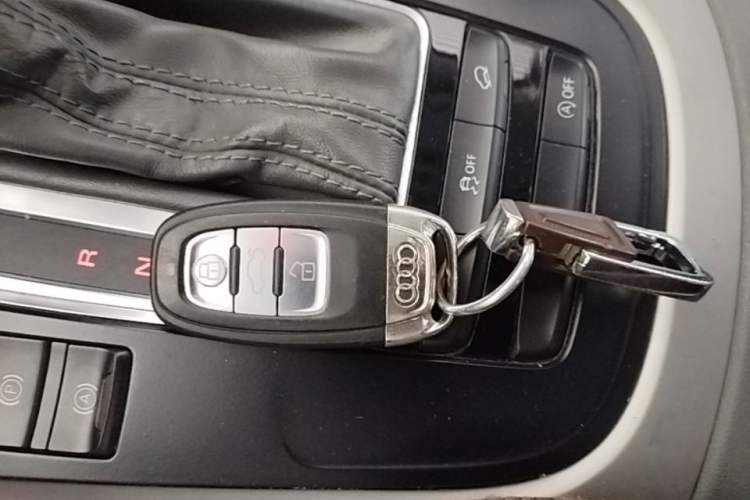 Used Audi Q5 2015 40 TFSI Trendy Edition Interior 1