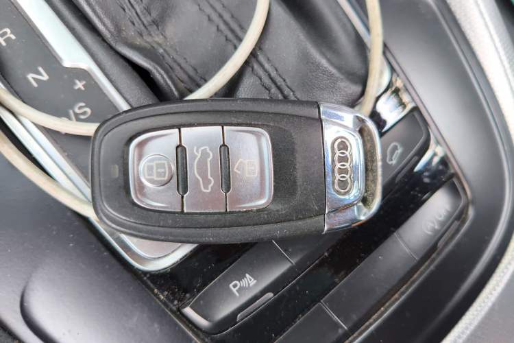 Used Audi Q5 2015 40 TFSI Technology Edition Interior 1