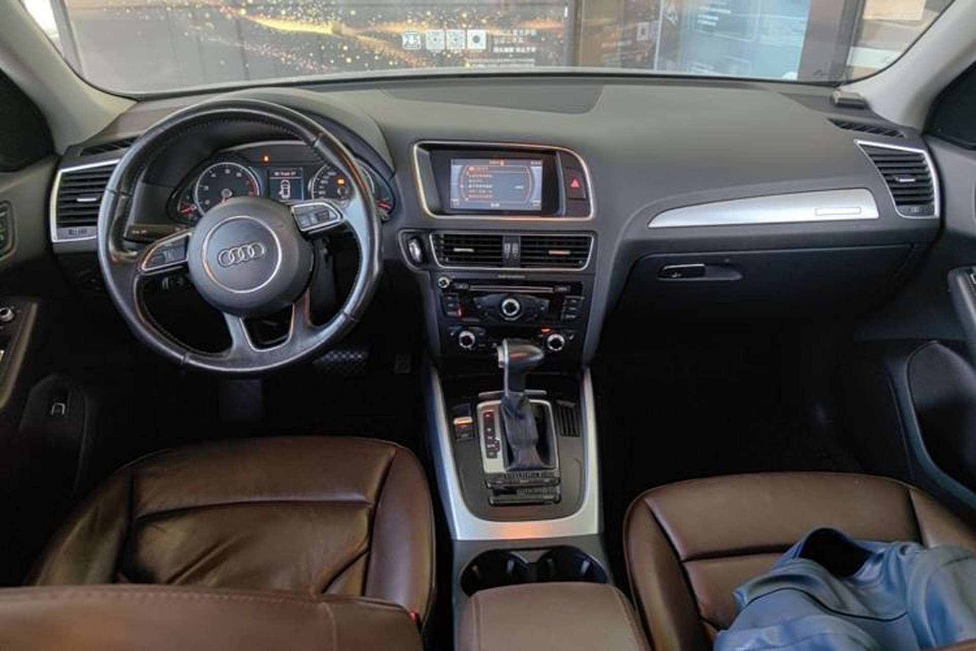 Used Audi Q5 2015 40 TFSI Technology Edition Interior 2