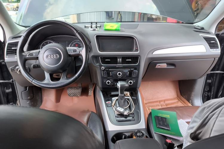 Used Audi Q5 2015 40 TFSI Technology Edition Interior 2