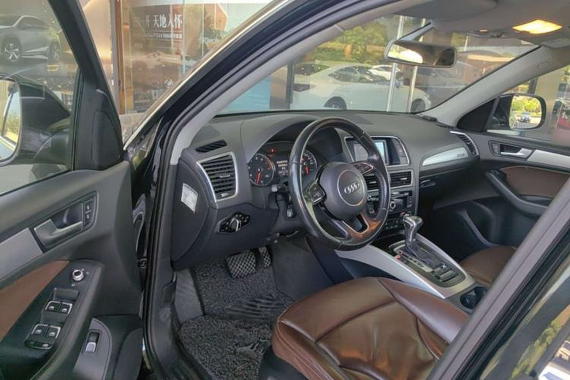 Used Audi Q5 2015 40 TFSI Technology Edition Interior 3