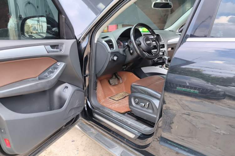 Used Audi Q5 2015 40 TFSI Technology Edition Interior 3