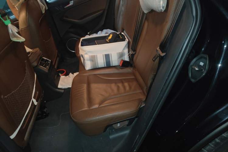 Used Audi Q5 2015 40 TFSI Comfort Model Interior 4