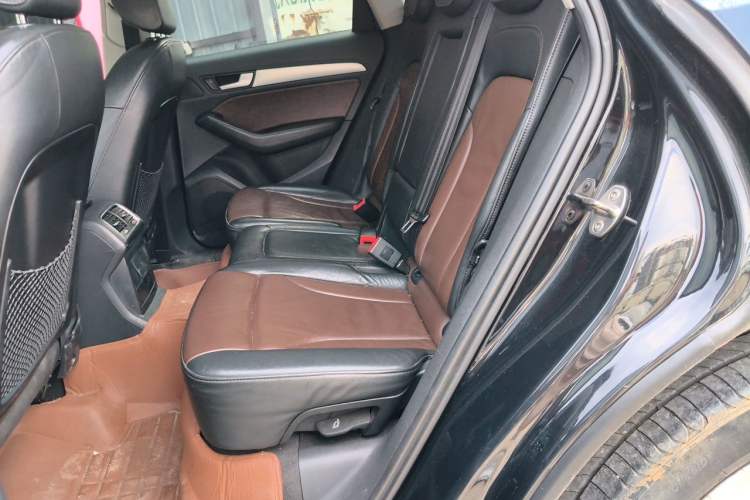 Used Audi Q5 2015 40 TFSI Technology Edition Interior 4