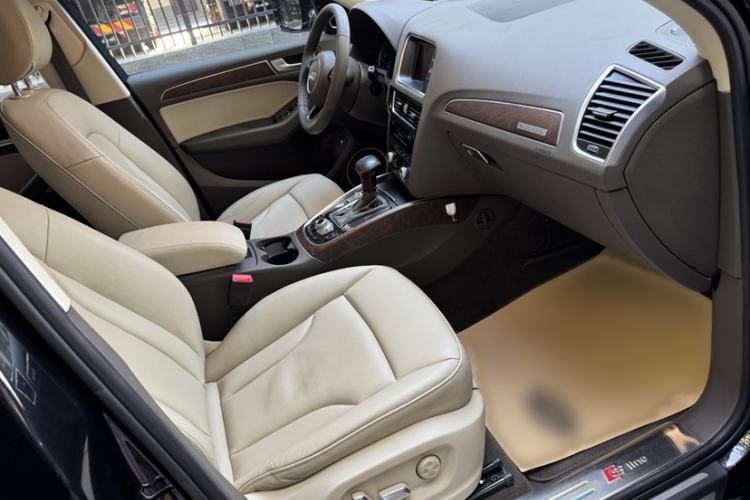Used Audi Q5 2015 40 TFSI Comfort Model Interior 8